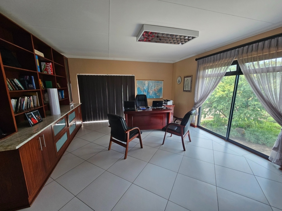 5 Bedroom Property for Sale in Woodland Hills Free State